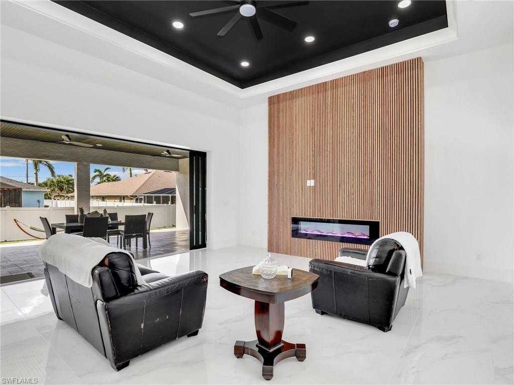 2506 Southwest 24th Court - Photo 4 of 30