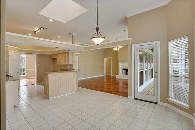 218 Longfellow Ln - Photo 6 of 14