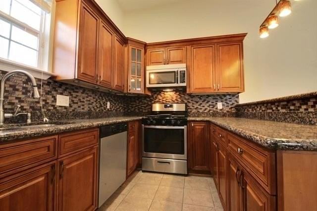 817 Peniston St - Photo 3 of 11