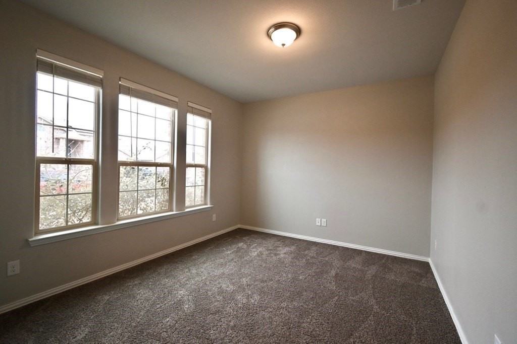 1412 Laguna Meadows Trl - Photo 7 of 11