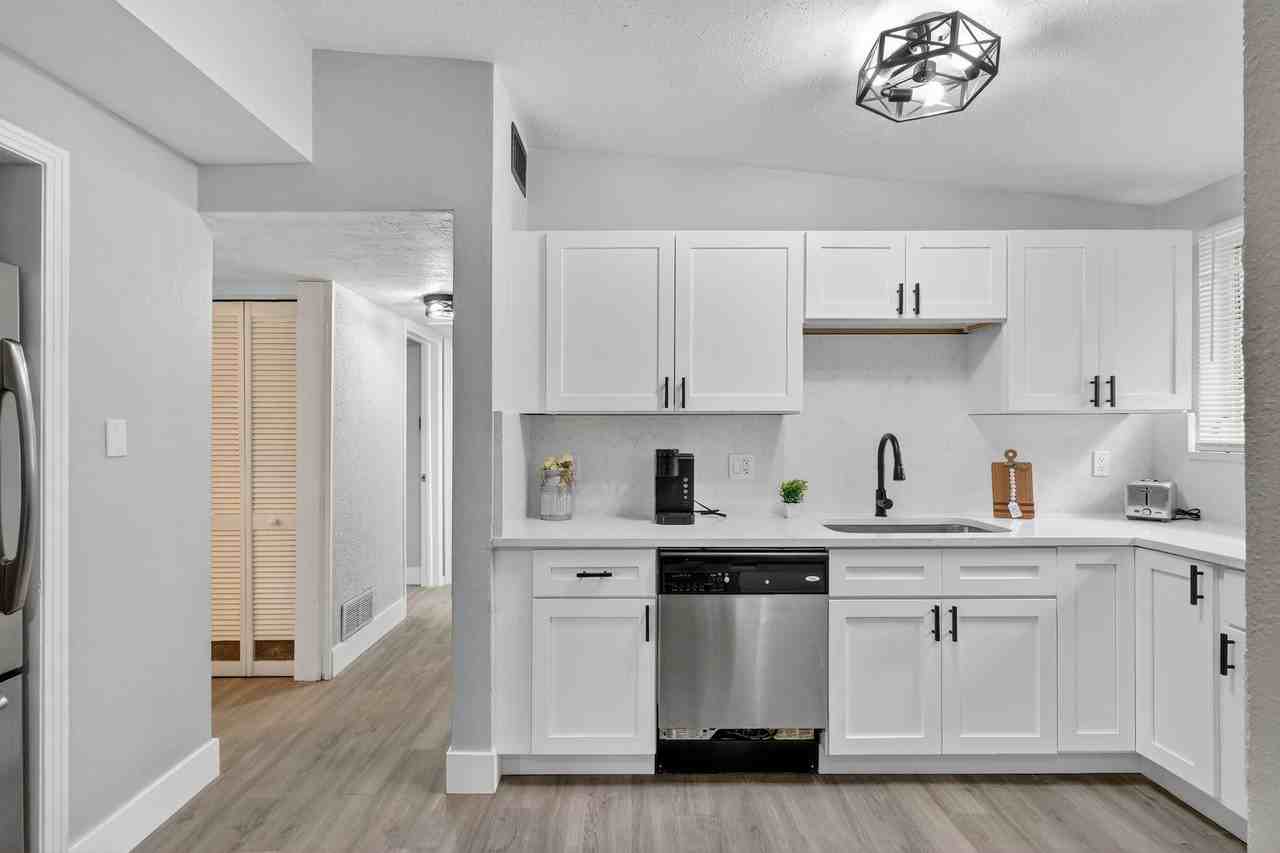 Oak Ridge Ave - Photo 3 of 11