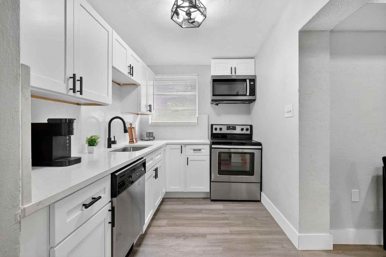 Oak Ridge Ave - Photo 4 of 11