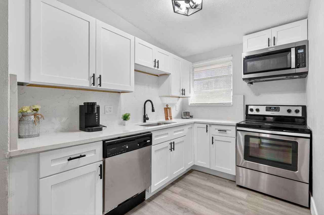 Oak Ridge Ave - Photo 5 of 11