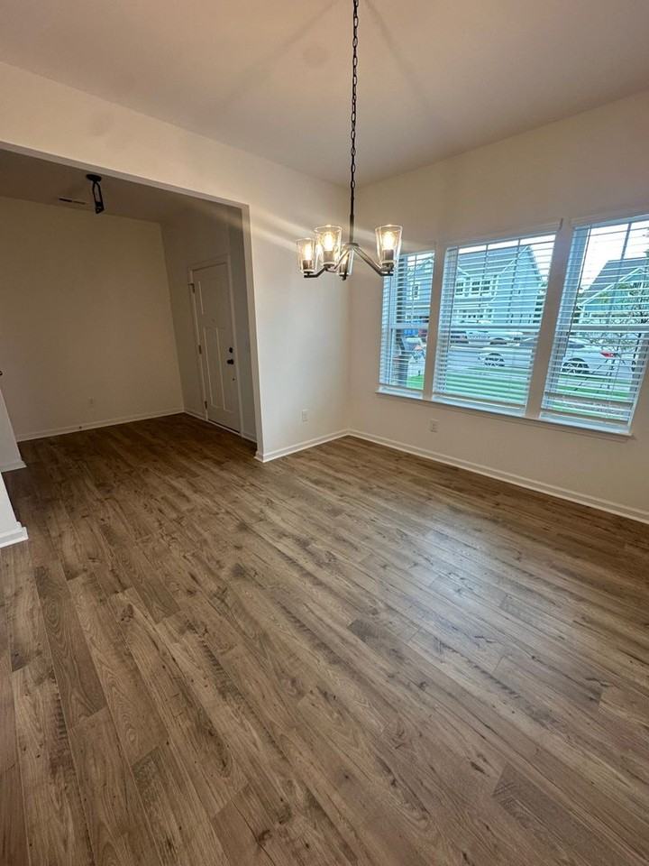 1123 Links Crossing Dr - Photo 2 of 21