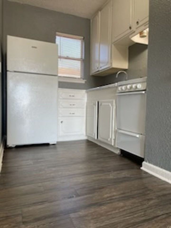 Spanish Vista Apartments - Photo 2 of 19