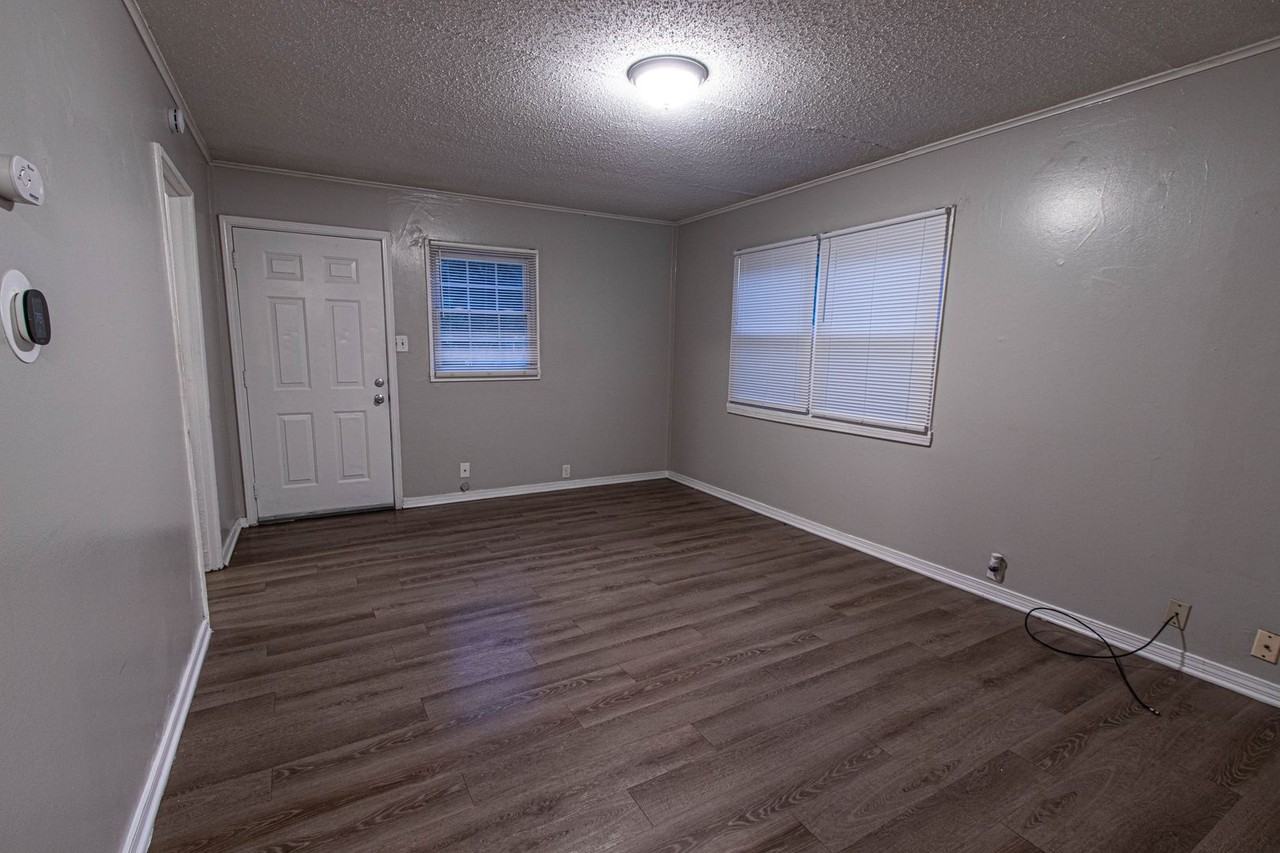 2023 Ravenswood Dr - Photo 3 of 10
