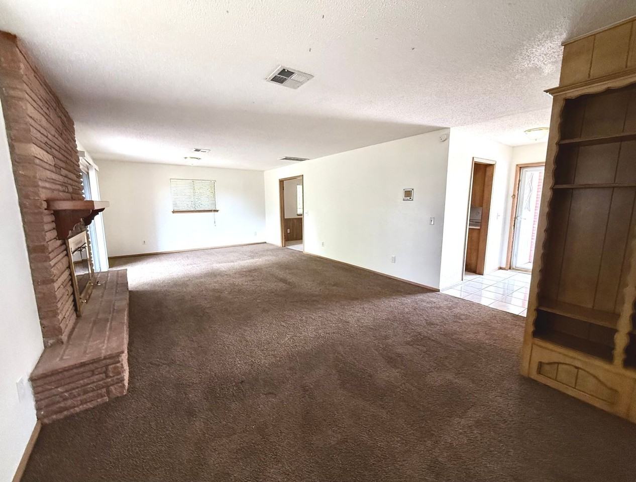 318 Northeast 59th Street - Photo 3 of 17