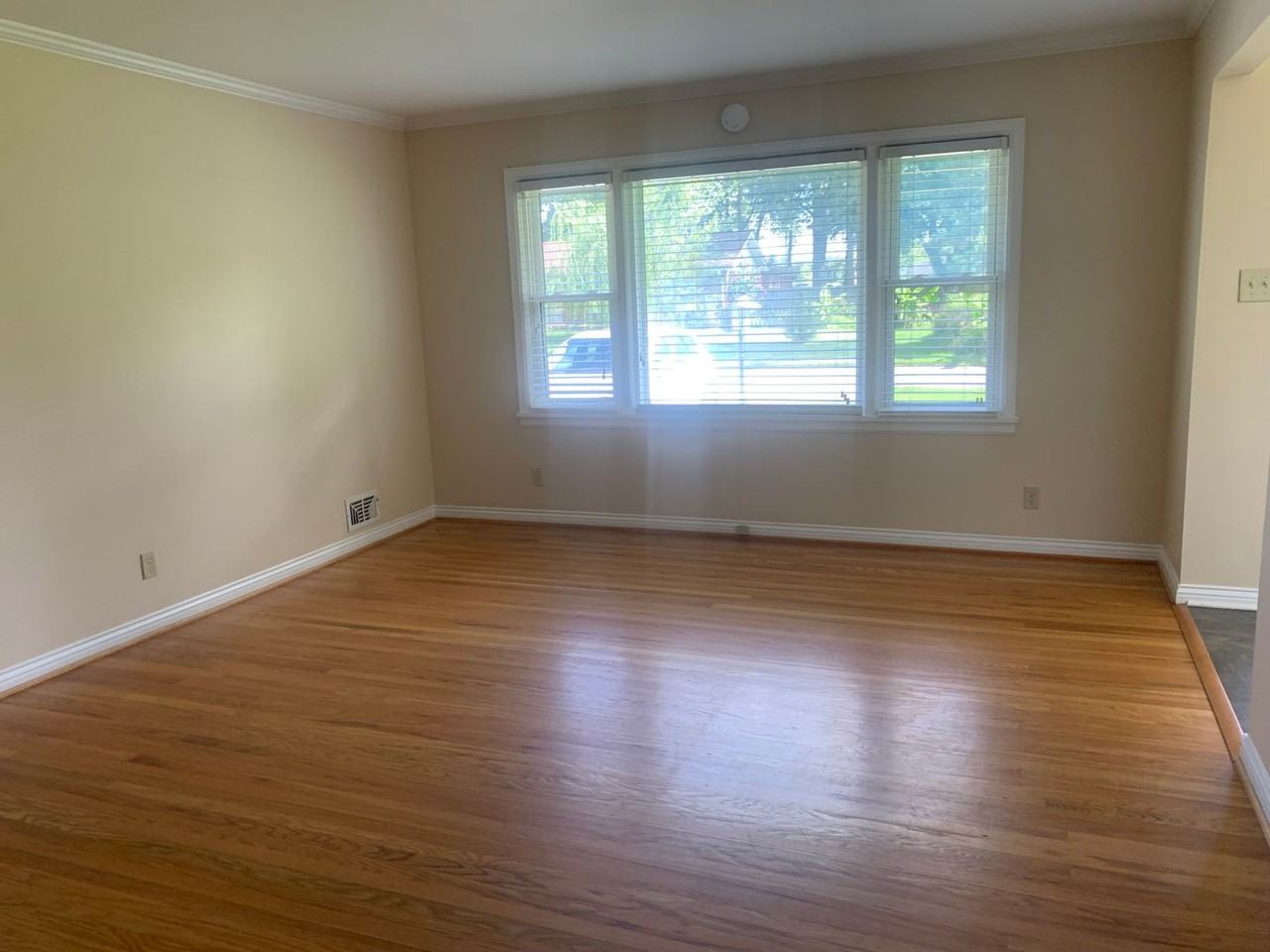 1604 Woodluck Ave - Photo 3 of 16