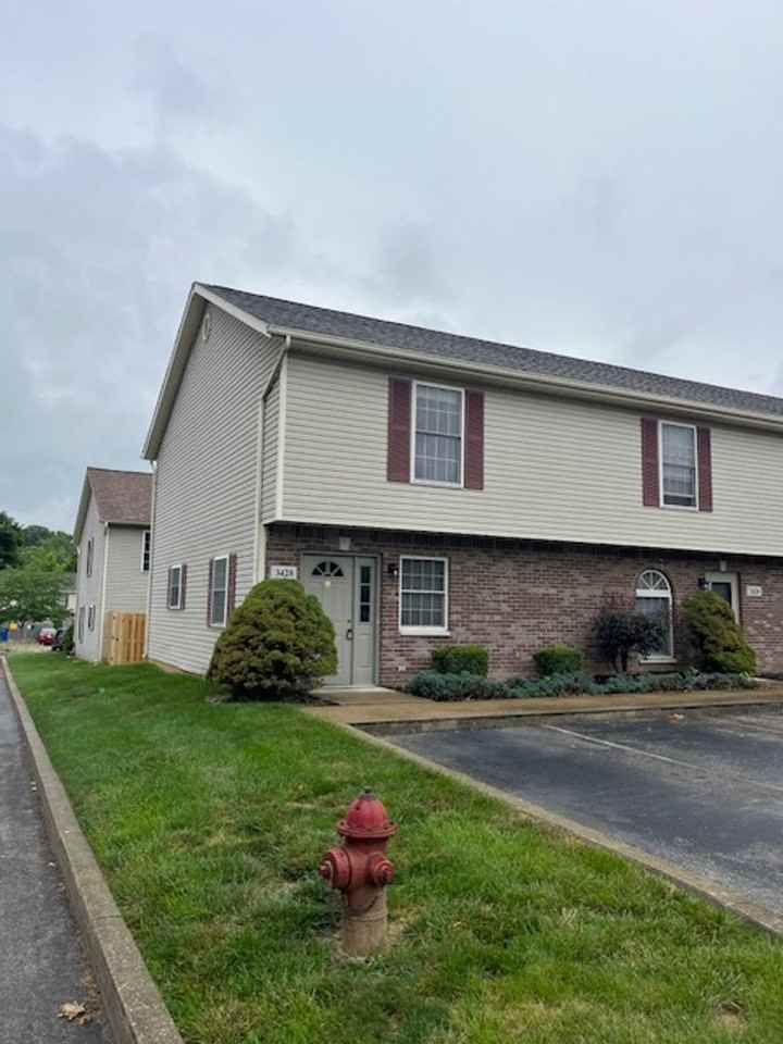 3428 S Oaklawn Cir
