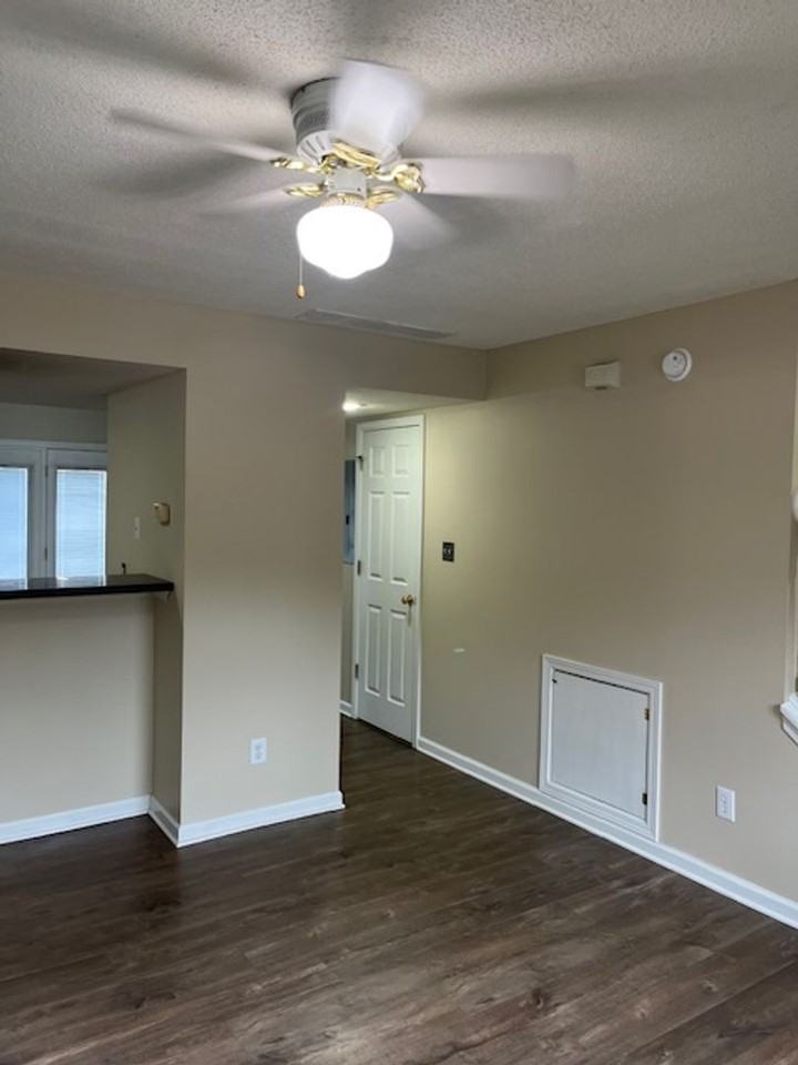 3428 S Oaklawn Cir - Photo 2 of 14