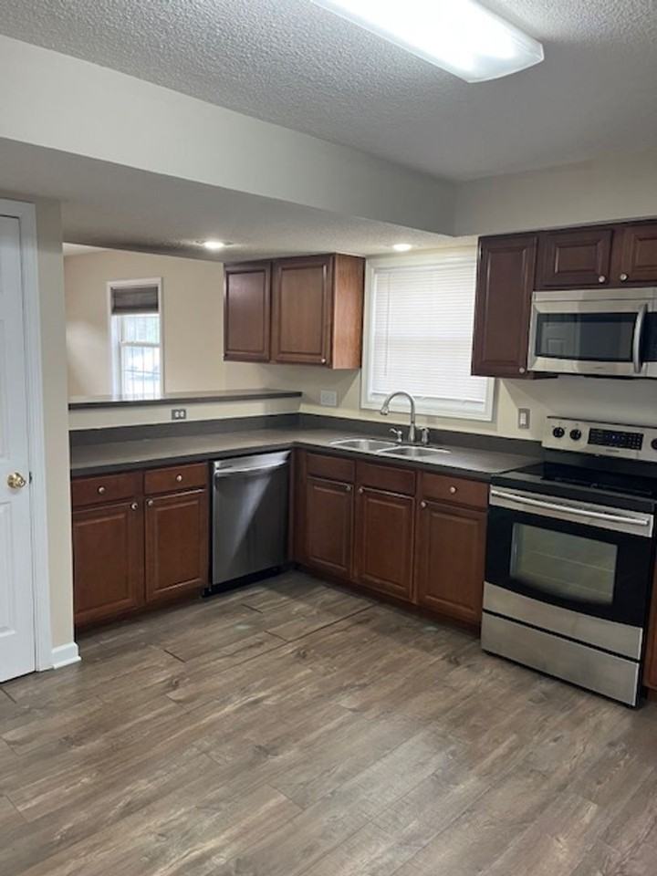 3428 S Oaklawn Cir - Photo 3 of 14