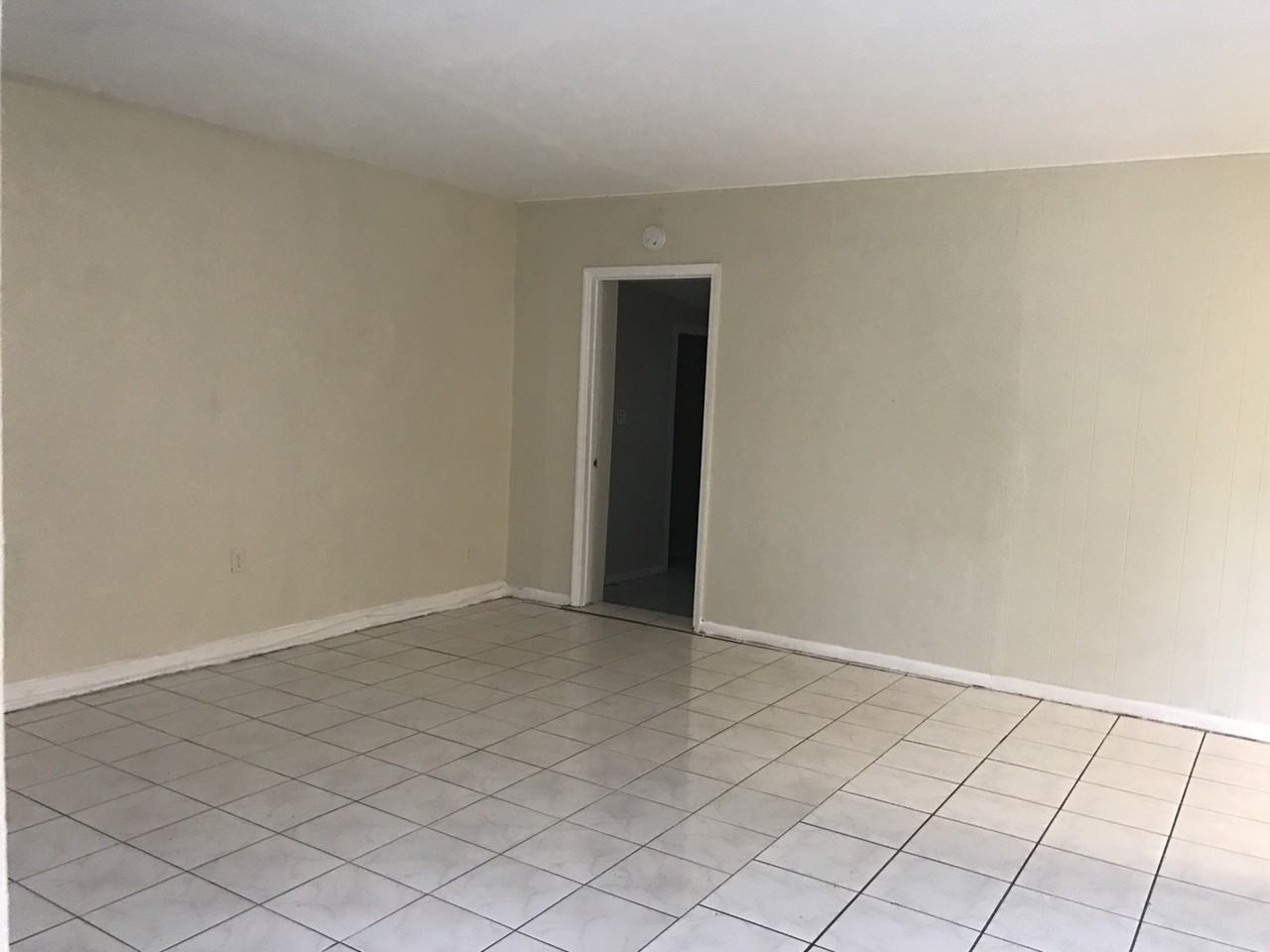 1143 Nw 15th St - Photo 3 of 15
