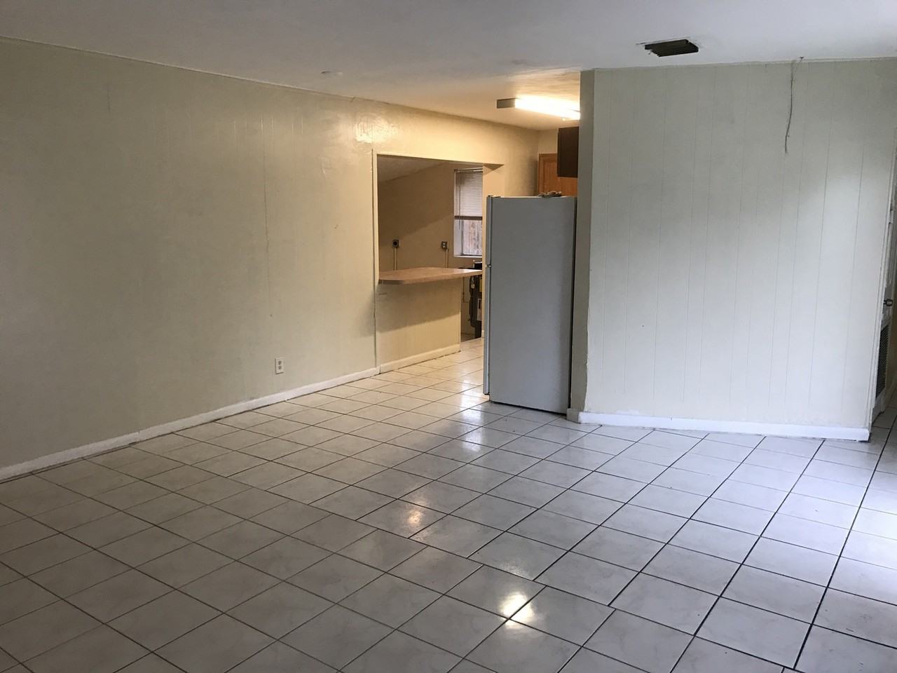1143 Nw 15th St - Photo 4 of 15
