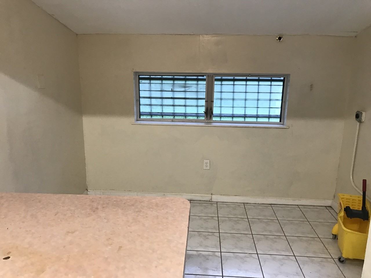 1143 Nw 15th St - Photo 6 of 15