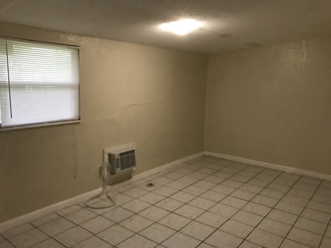 1143 Nw 15th St - Photo 7 of 15