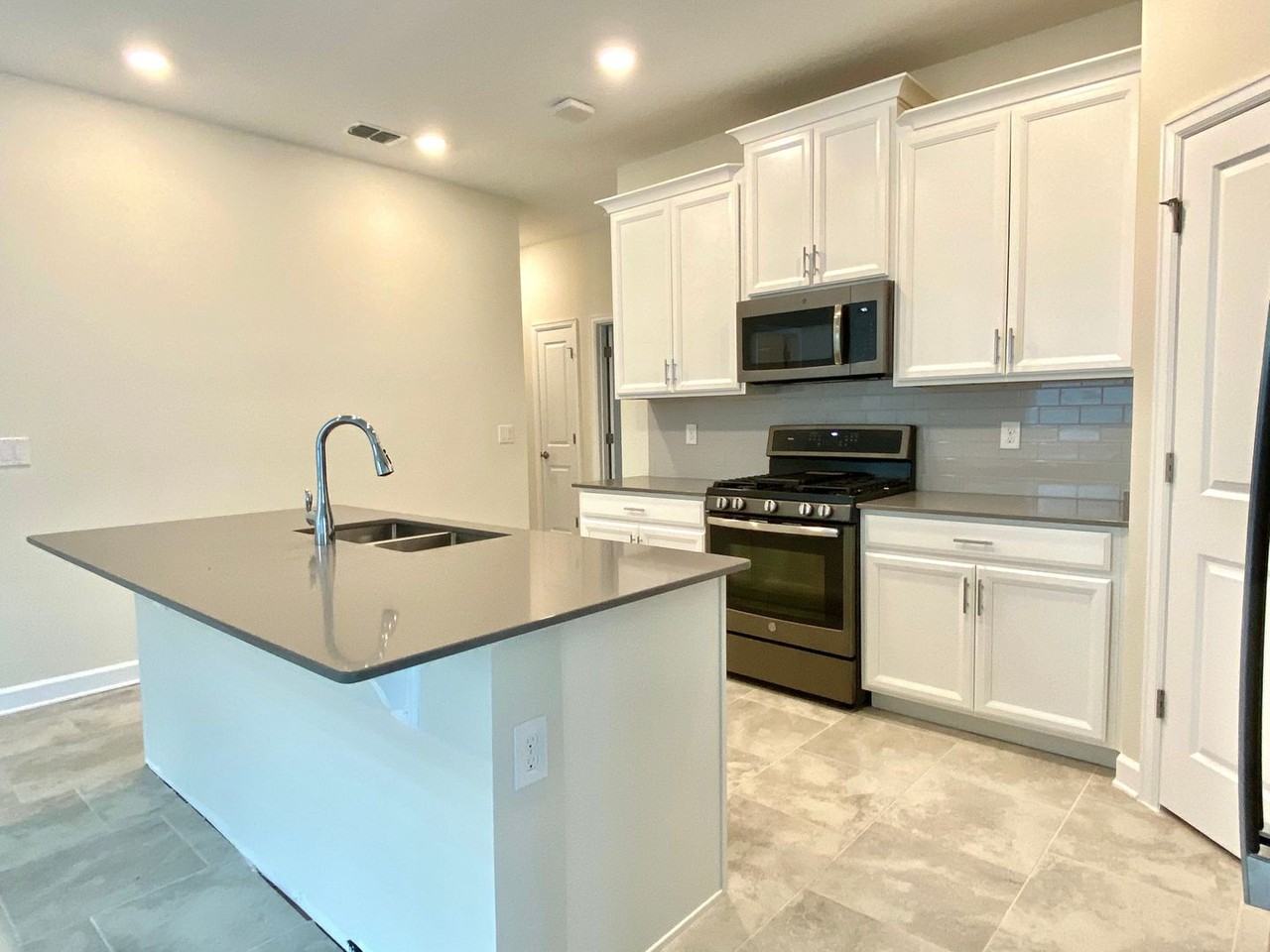 1312 Oak Crest Street - Photo 6 of 24