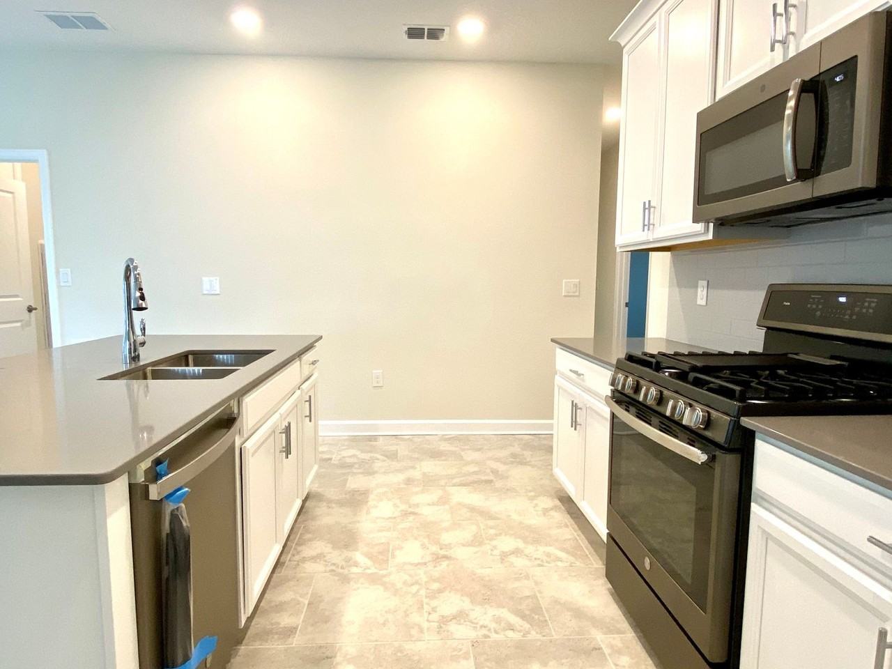 1312 Oak Crest Street - Photo 5 of 24