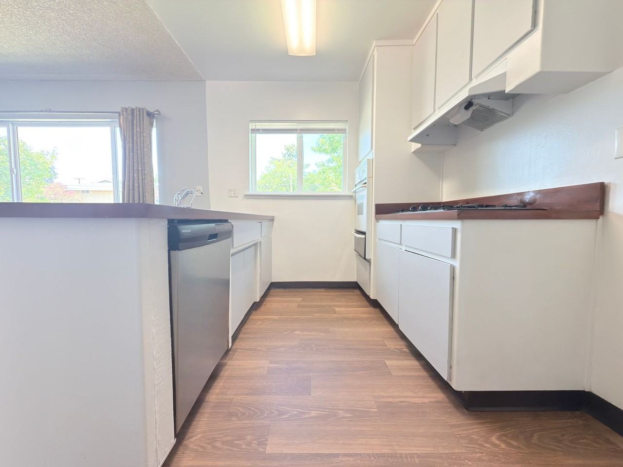 9630 Wilbur Ave - Photo 4 of 10