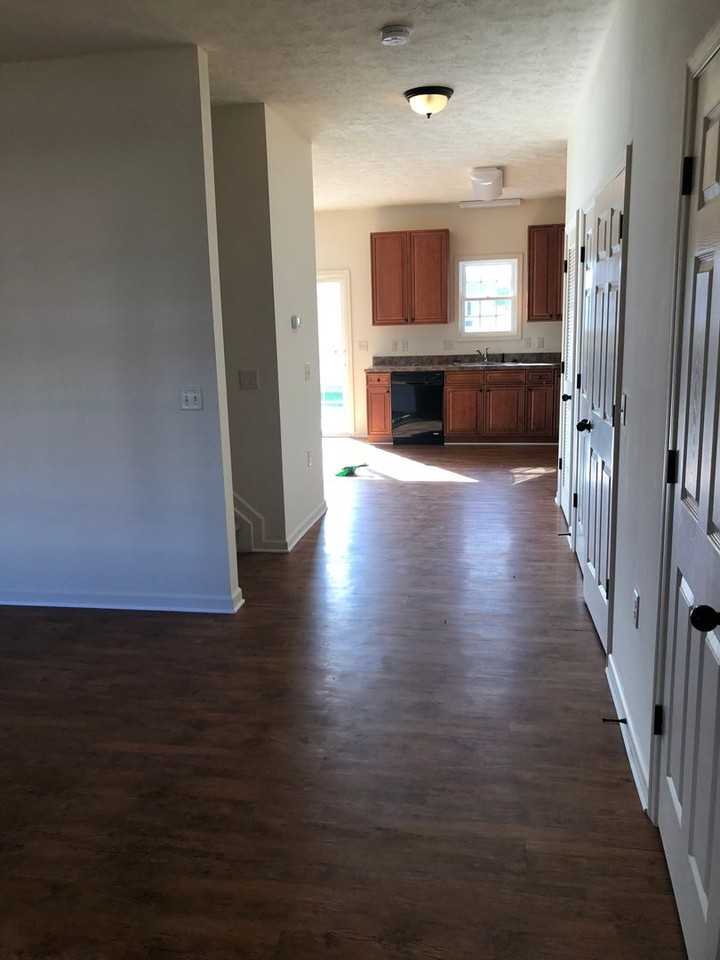1025 Wellington Dr - Photo 2 of 16