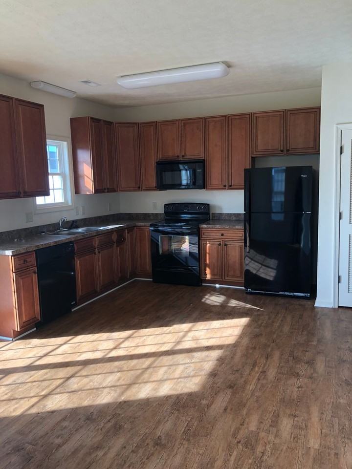 1025 Wellington Dr - Photo 6 of 16