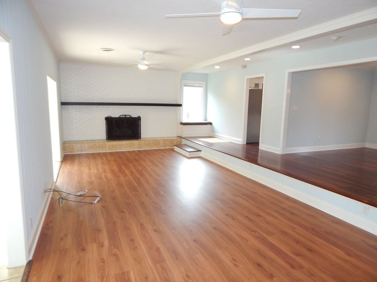 377 Semmes Dr - Photo 3 of 16