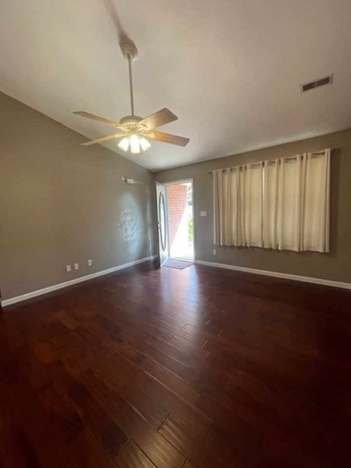 11029 Eagle Creek Ln - Photo 5 of 24