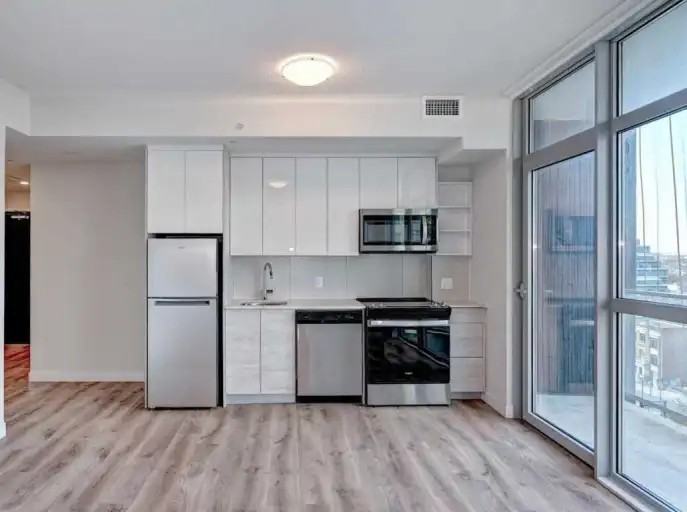 60 Frederick St #807