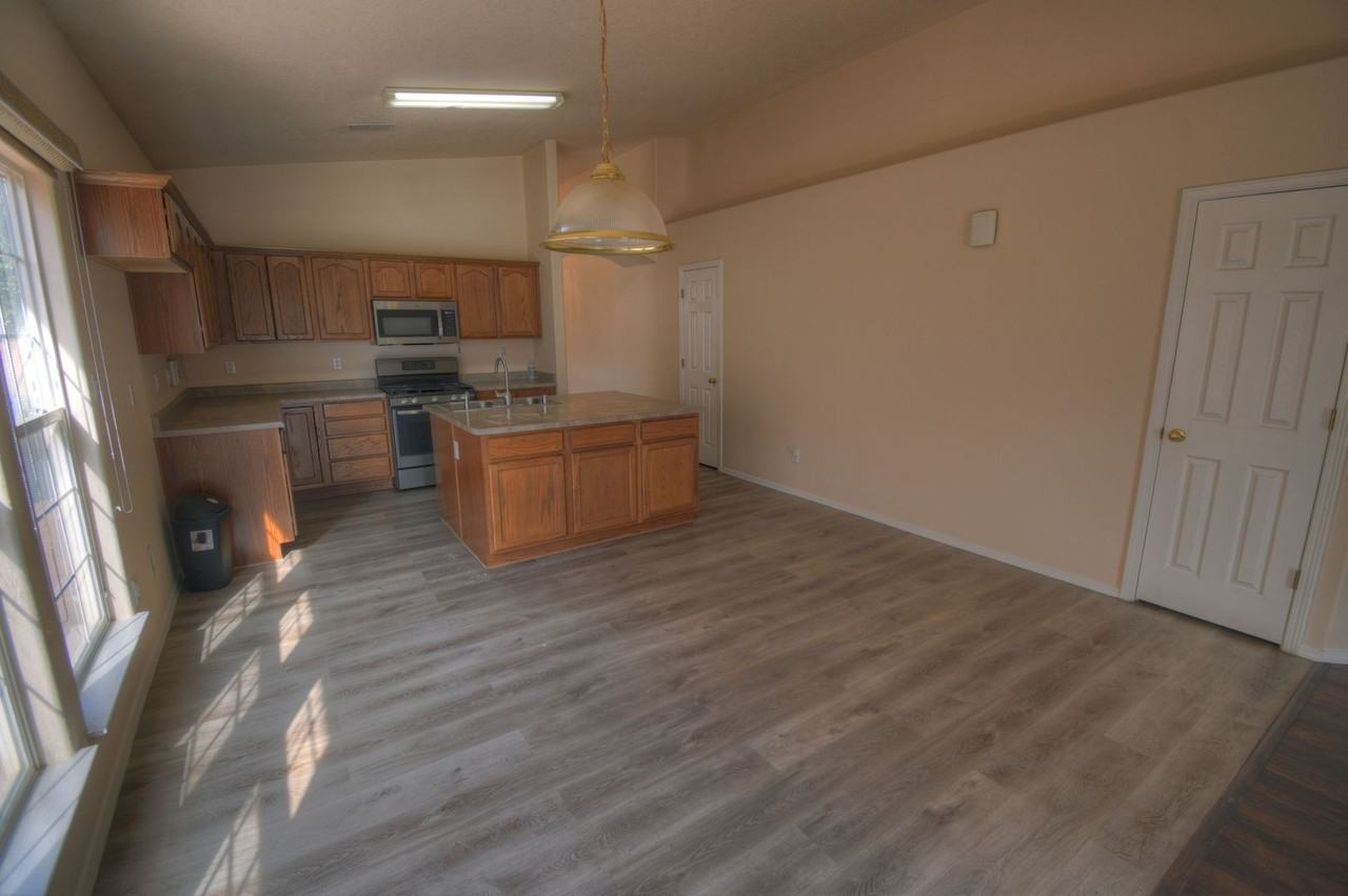 908 Tumulus Dr Nw - Photo 4 of 17