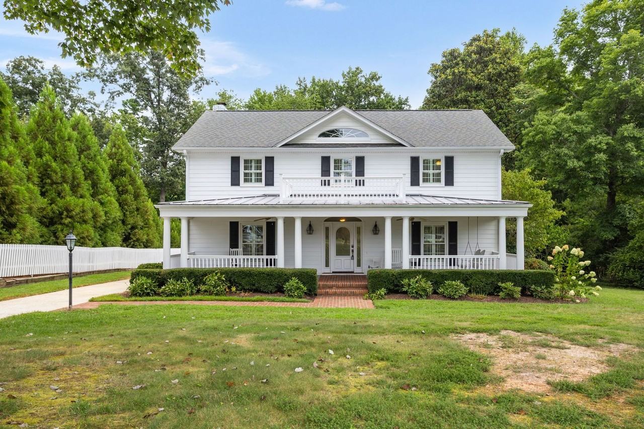 4205 Belvoir Dr - Photo 2 of 48