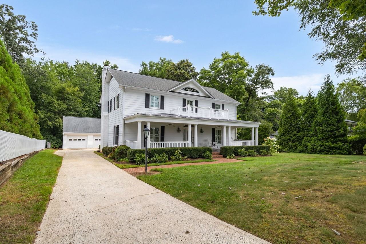 4205 Belvoir Dr - Photo 4 of 48