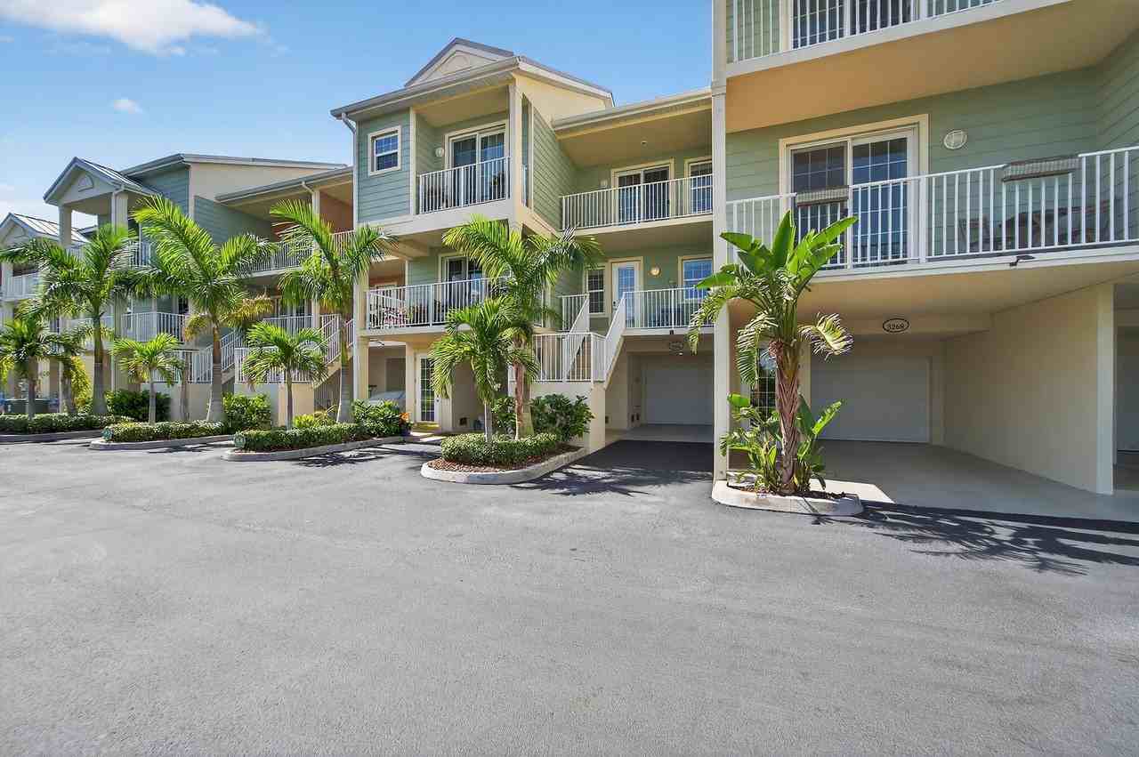 3266 Mangrove Point Dr - Photo 5 of 50