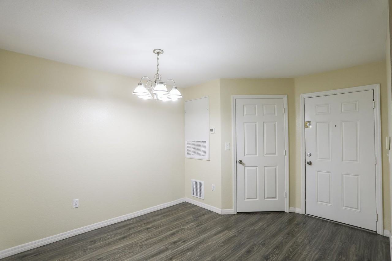 5451 Vineland Rd #2111 - Photo 6 of 13