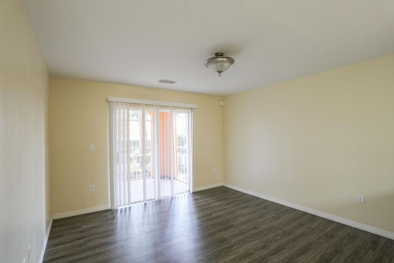 5451 Vineland Rd #2111 - Photo 7 of 13