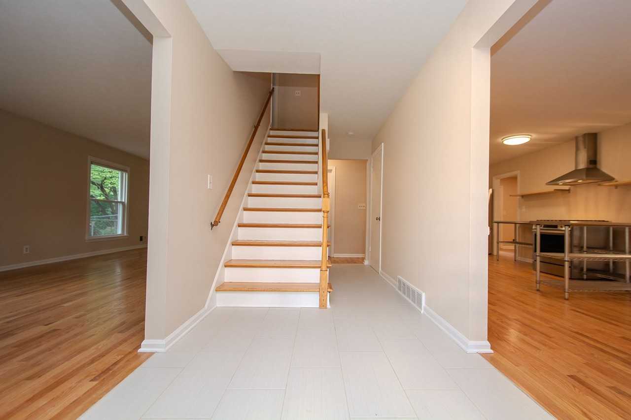 1813 Crossgate Lane - Photo 3 of 43