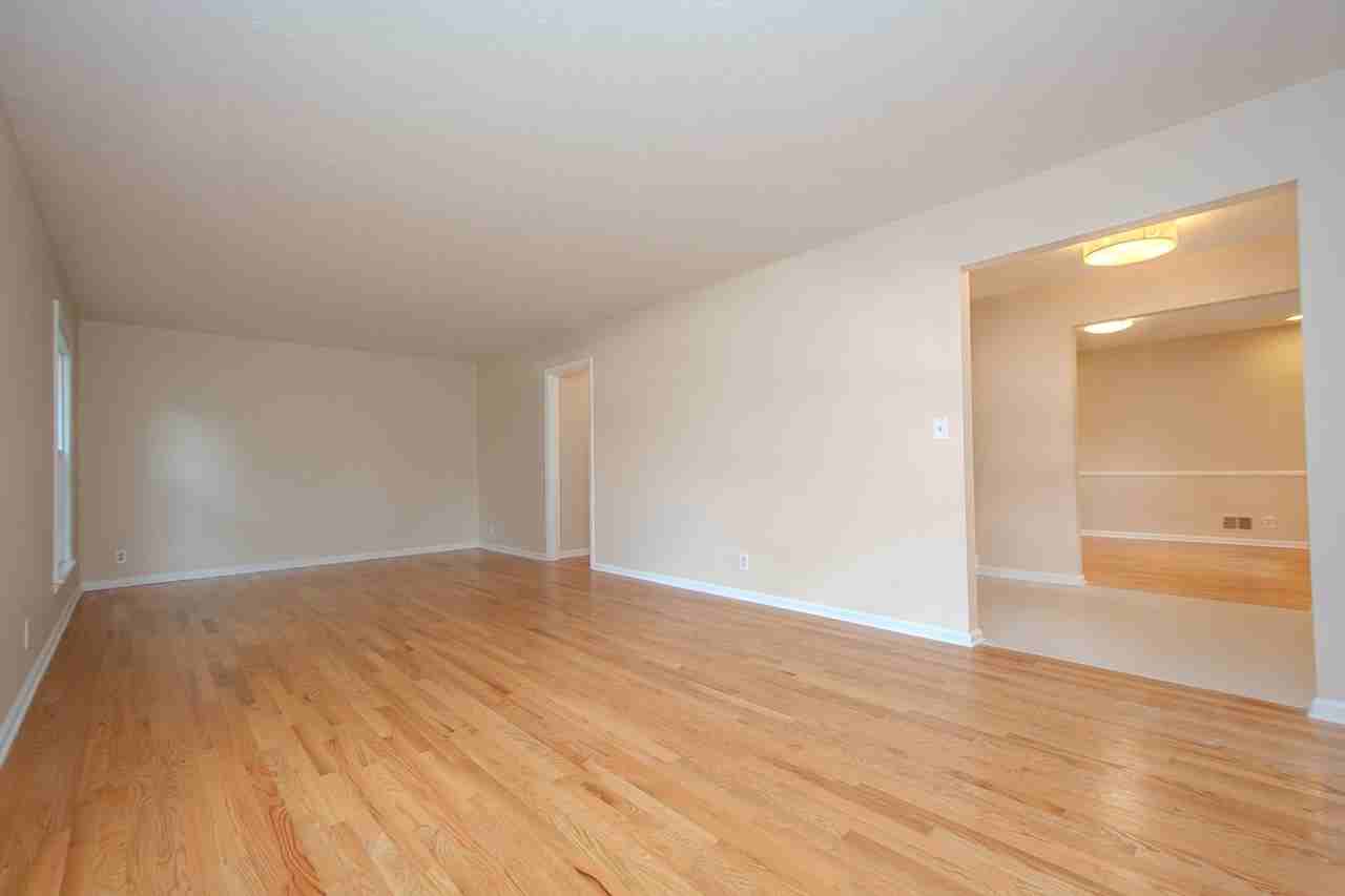 1813 Crossgate Lane - Photo 5 of 43