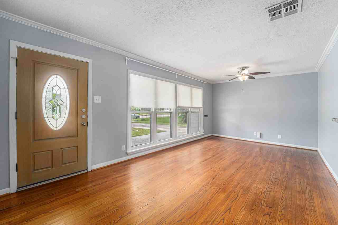 8106 Montridge Dr - Photo 2 of 26