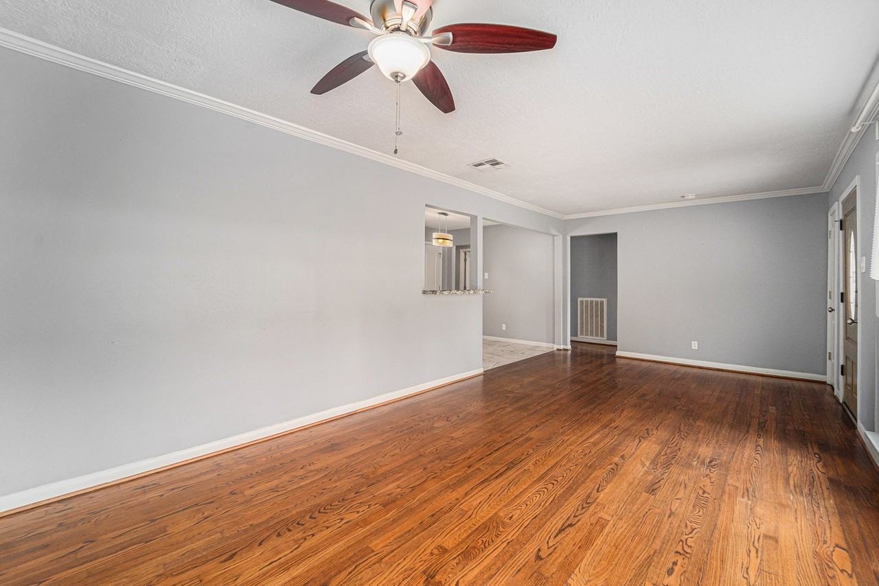 8106 Montridge Dr - Photo 4 of 26