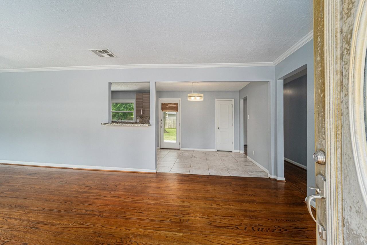 8106 Montridge Dr - Photo 6 of 26