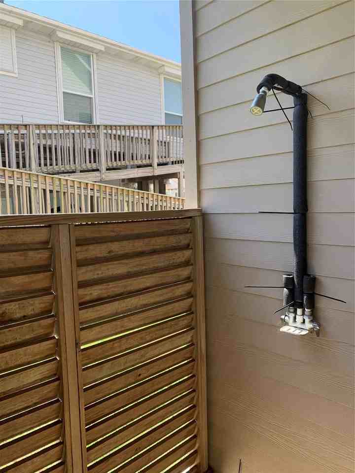 13807 Mutiny Ln - Photo 3 of 44