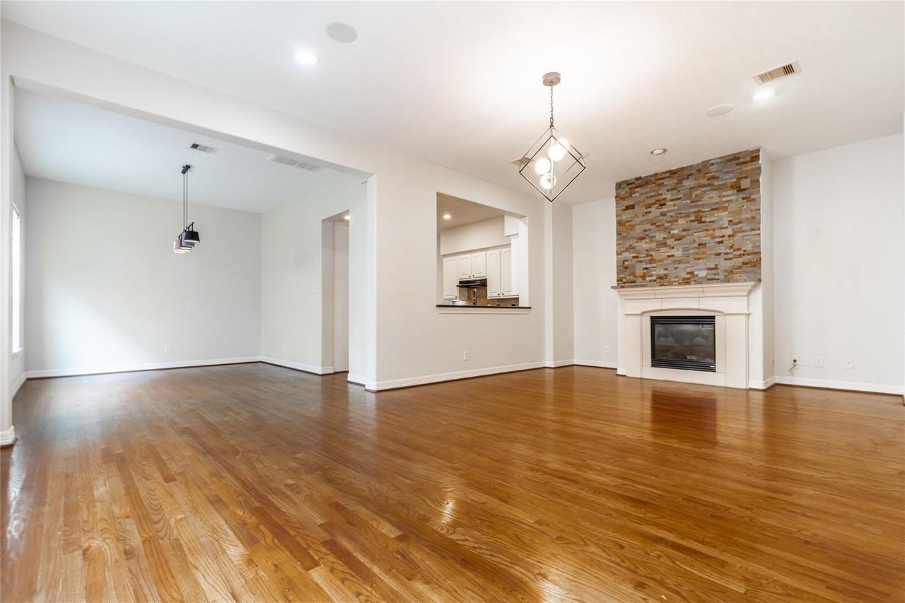 2923 Royal Oaks Crst - Photo 5 of 31