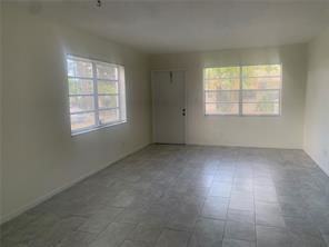 267 Se 10th St - Photo 2 of 6
