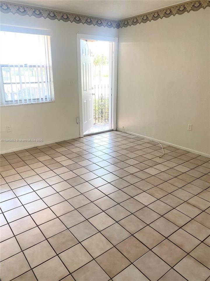 6154 Sw 38th St - Photo 3 of 8