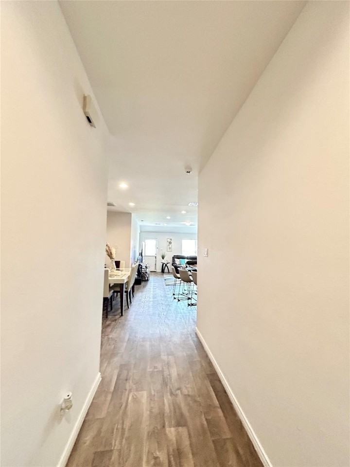 8114 Oakleaf Meadow Ct - Photo 6 of 36