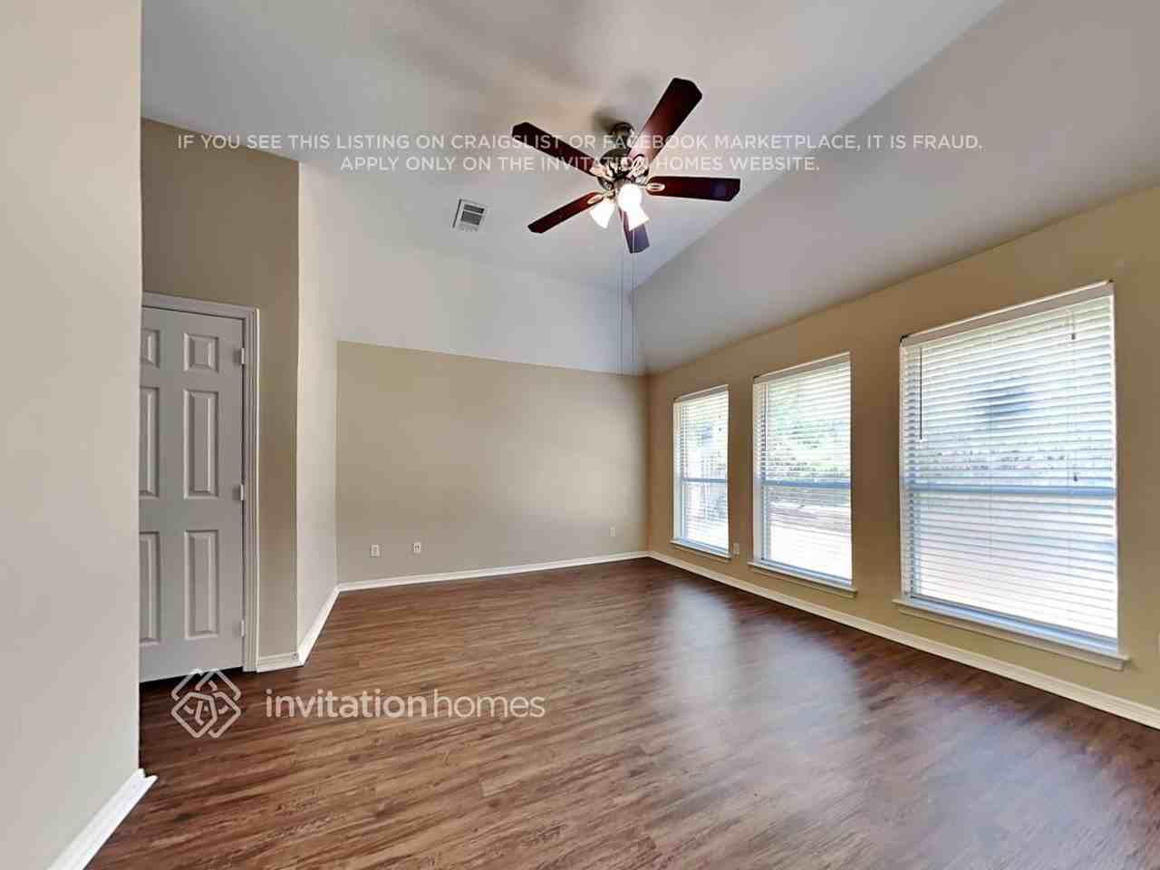 1931 Perry Dr - Photo 3 of 16