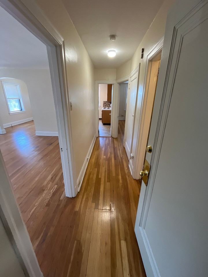 Hobart Wightman Apartments - Photo 2 of 11