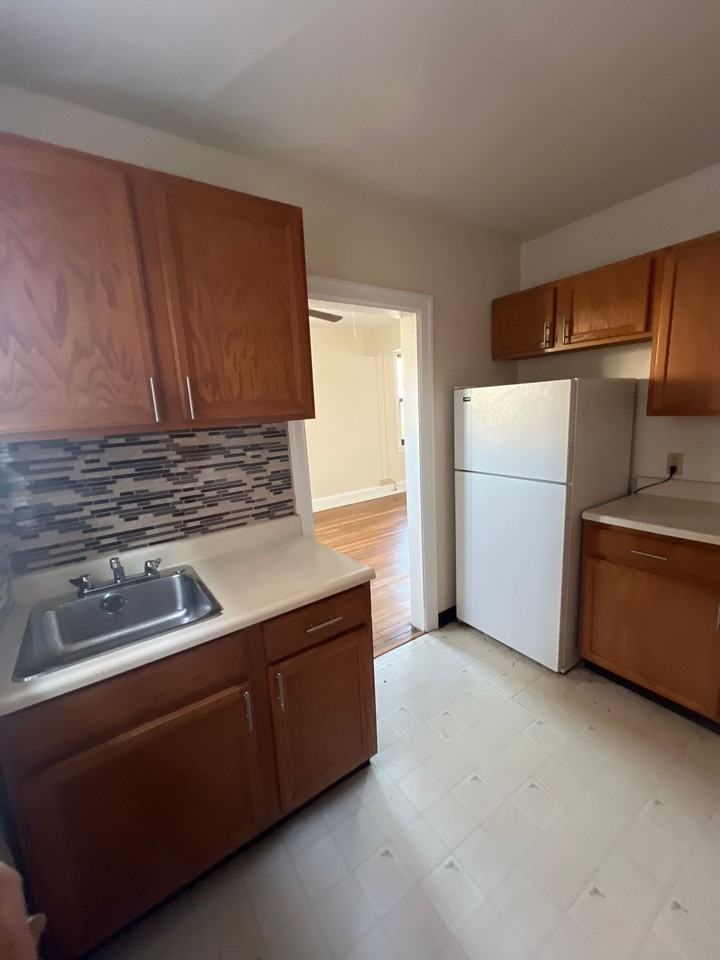 Hobart Wightman Apartments - Photo 6 of 11