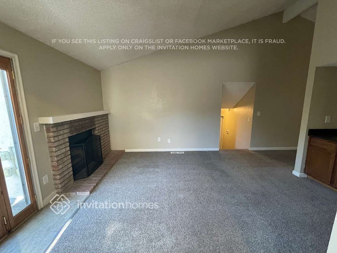 556 Phoenix Cir - Photo 3 of 15