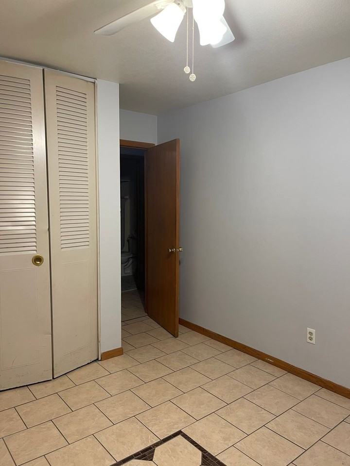 800-UNIV - Photo 3 of 13