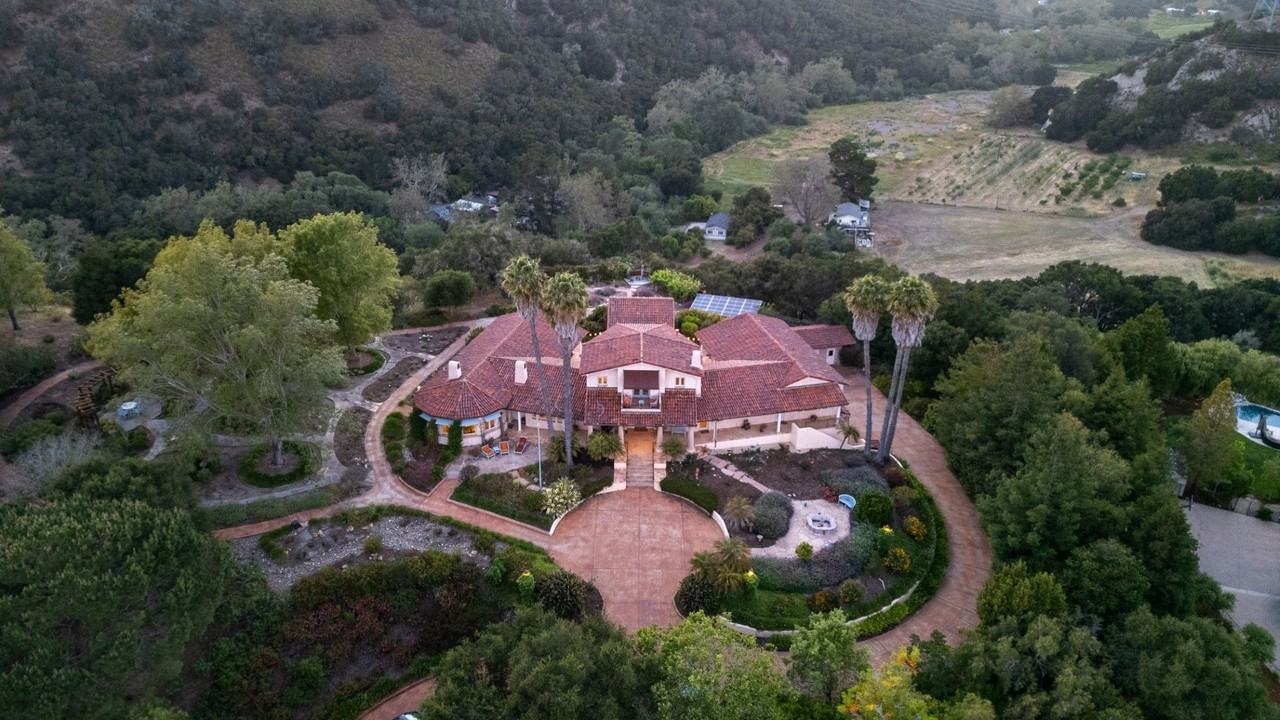 1220 Bassi Dr - Photo 3 of 50