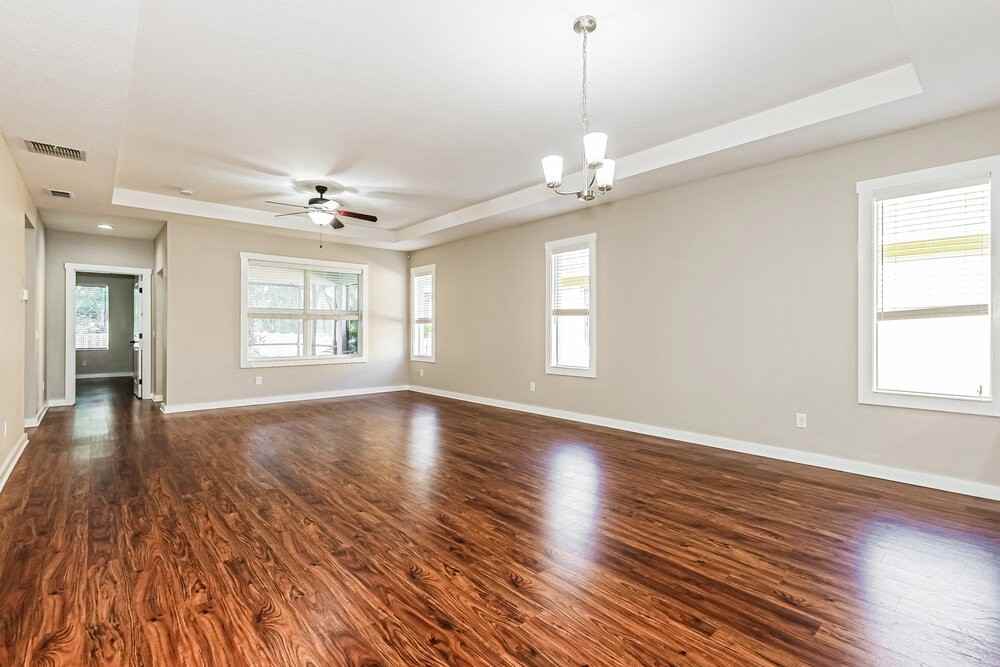 11826 Forest Park Cir - Photo 3 of 16